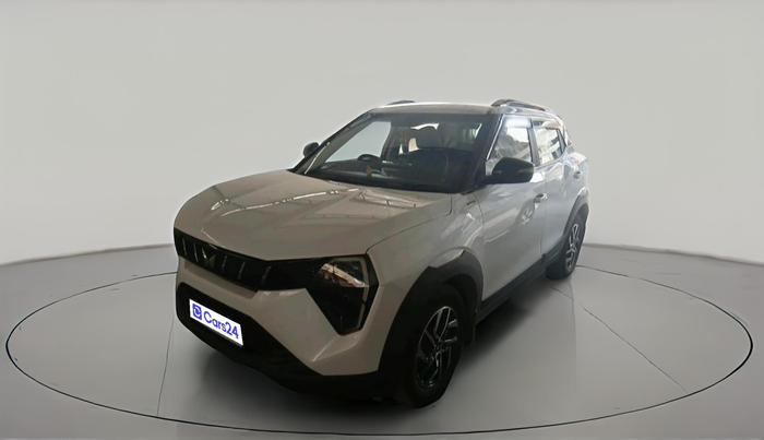 2025 Mahindra XUV 3XO AX5 1.2 L TCMPFI AT, Petrol, Automatic, 8,120 km, exterior