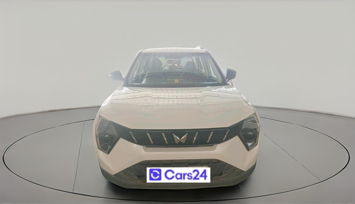 2025 Mahindra XUV 3XO AX5 1.2 L TCMPFI AT, Petrol, Automatic, 8,120 km, exterior