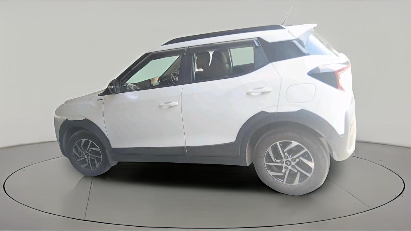 2025 Mahindra XUV 3XO AX5 1.2 L TCMPFI AT, Petrol, Automatic, 8,120 km, exterior