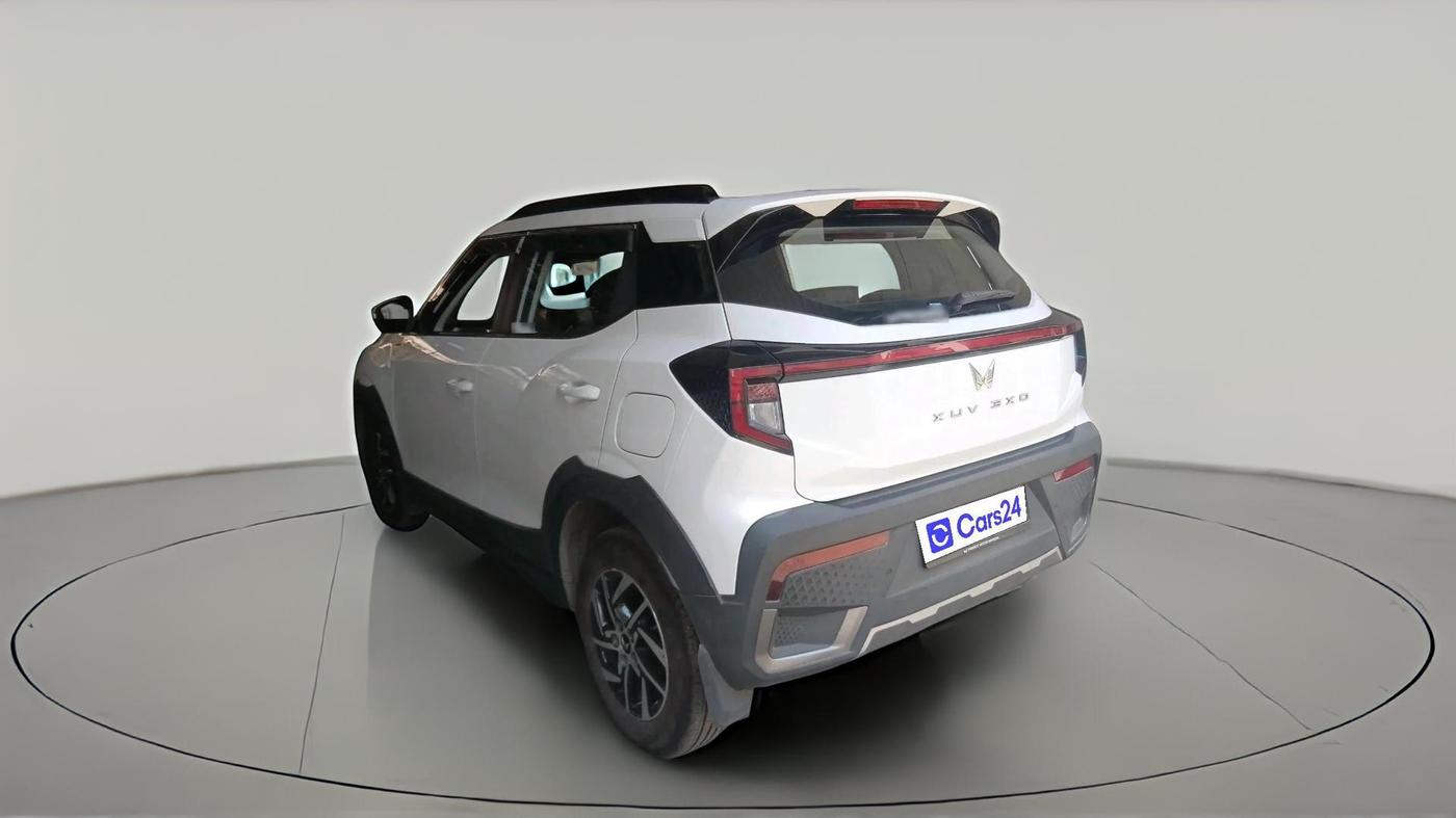 2025 Mahindra XUV 3XO AX5 1.2 L TCMPFI AT, Petrol, Automatic, 8,120 km, exterior