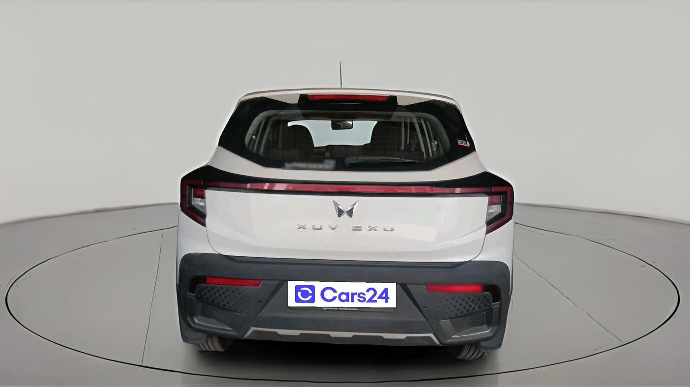 2025 Mahindra XUV 3XO AX5 1.2 L TCMPFI AT, Petrol, Automatic, 8,120 km, exterior