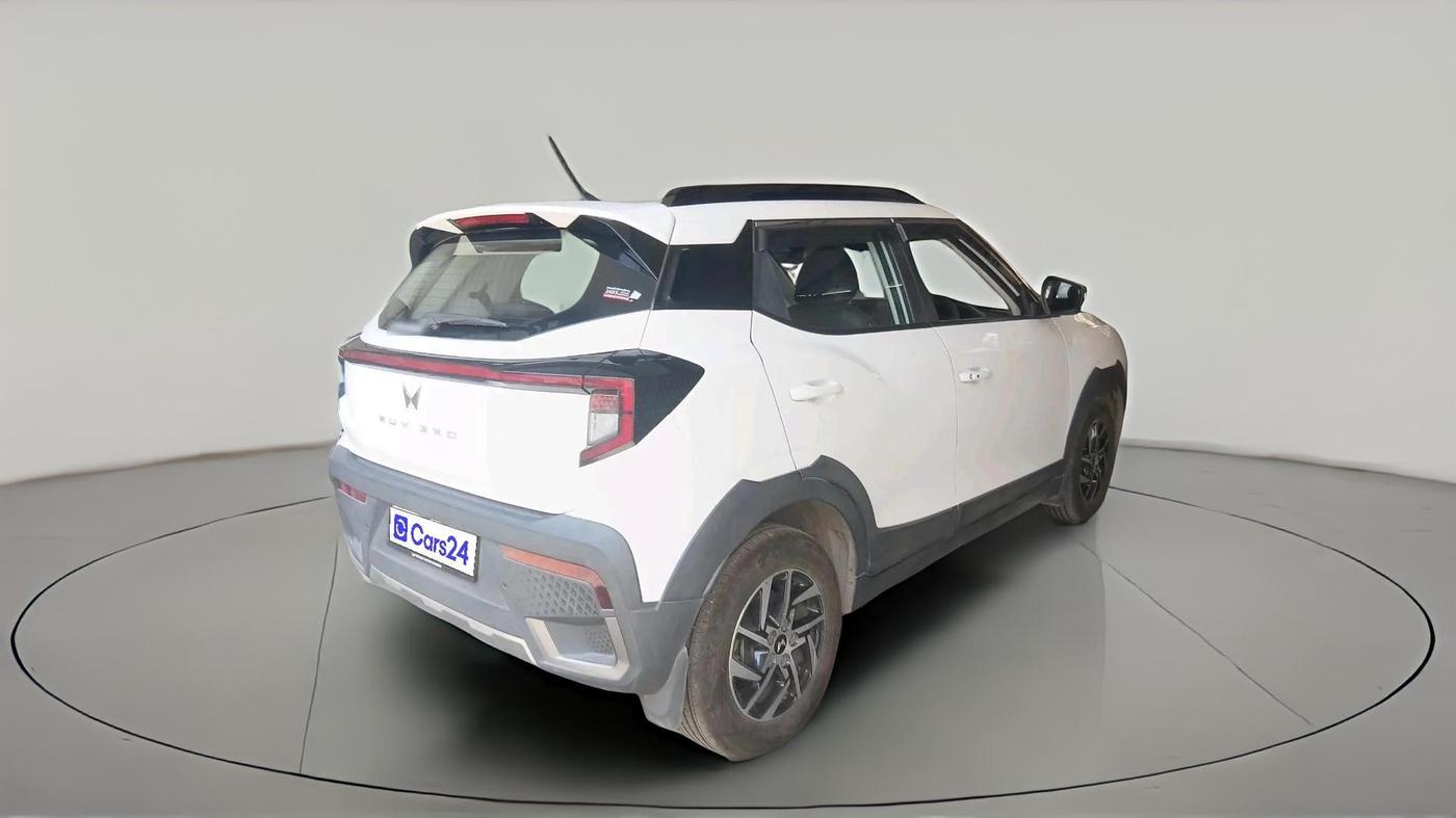 2025 Mahindra XUV 3XO AX5 1.2 L TCMPFI AT, Petrol, Automatic, 8,120 km, exterior