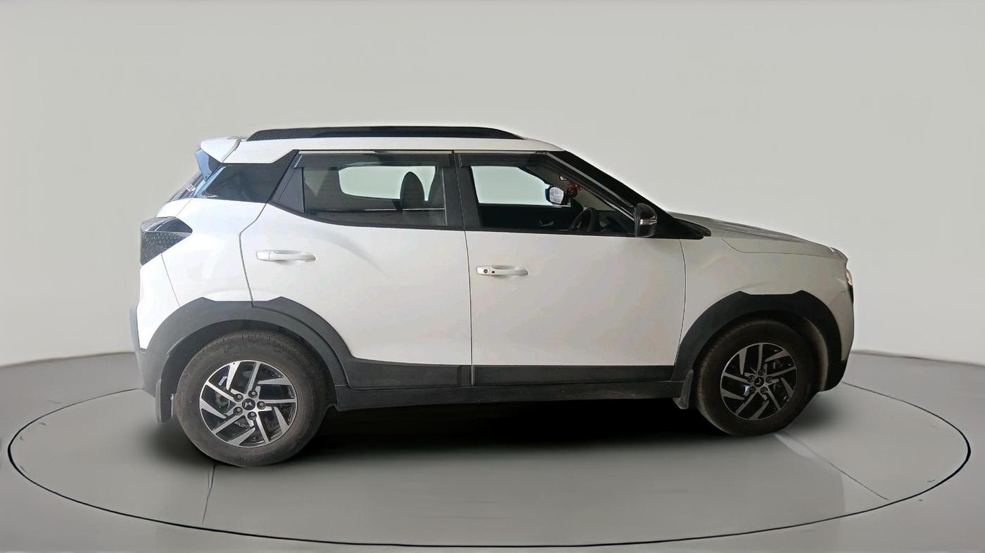 2025 Mahindra XUV 3XO AX5 1.2 L TCMPFI AT, Petrol, Automatic, 8,120 km, exterior