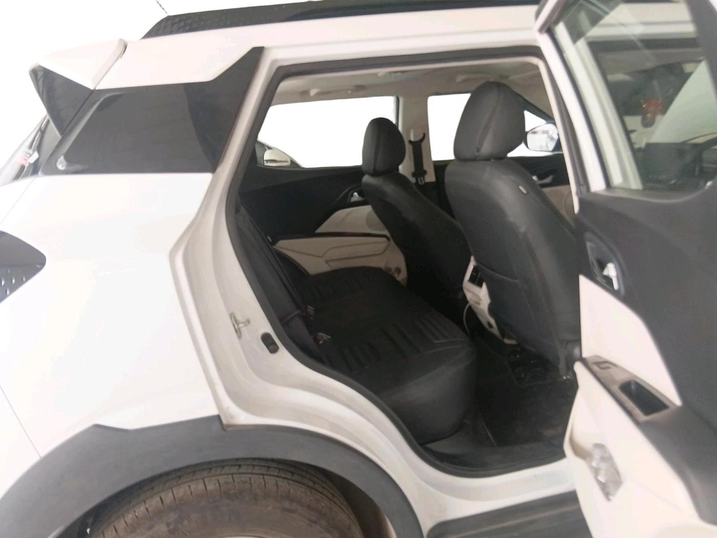 2025 Mahindra XUV 3XO AX5 1.2 L TCMPFI AT, Petrol, Automatic, 8,120 km, interior