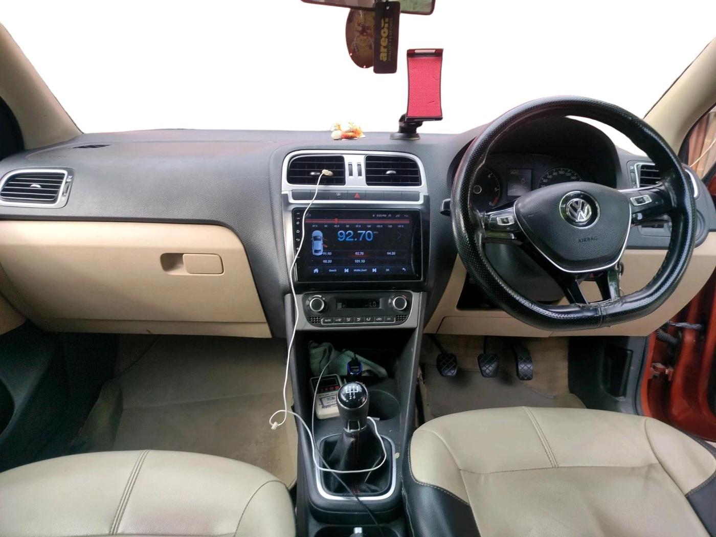 2014 Volkswagen Polo HIGHLINE1.5L, Diesel, Manual, 1,86,931 km, interior