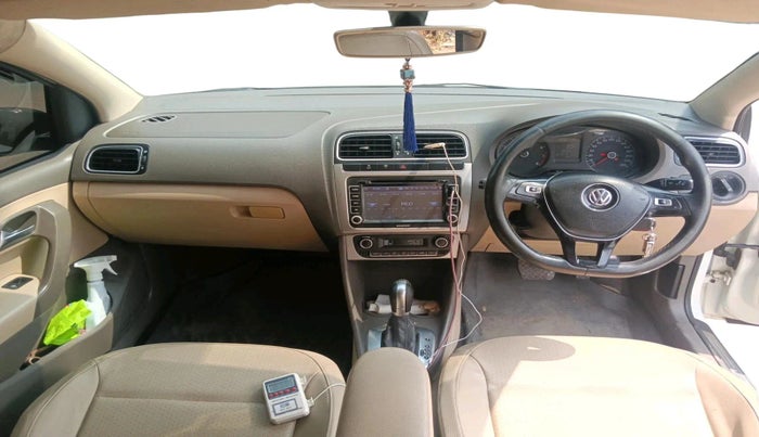 2016 Volkswagen Vento HIGHLINE PETROL AT, Petrol, Automatic, 1,04,098 km, interior