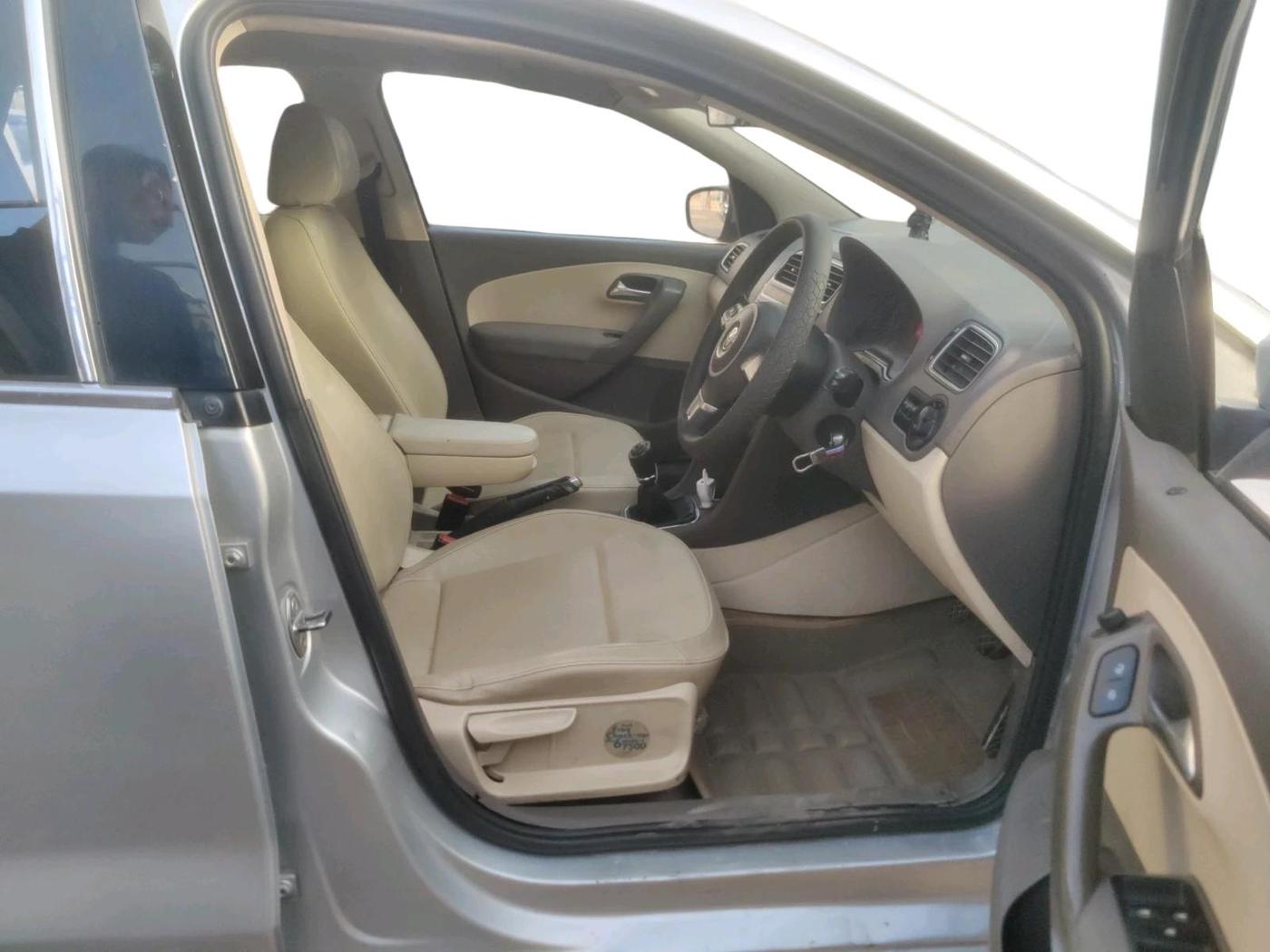 2014 Volkswagen Vento HIGHLINE DIESEL 1.6, Diesel, Manual, 1,14,183 km, interior