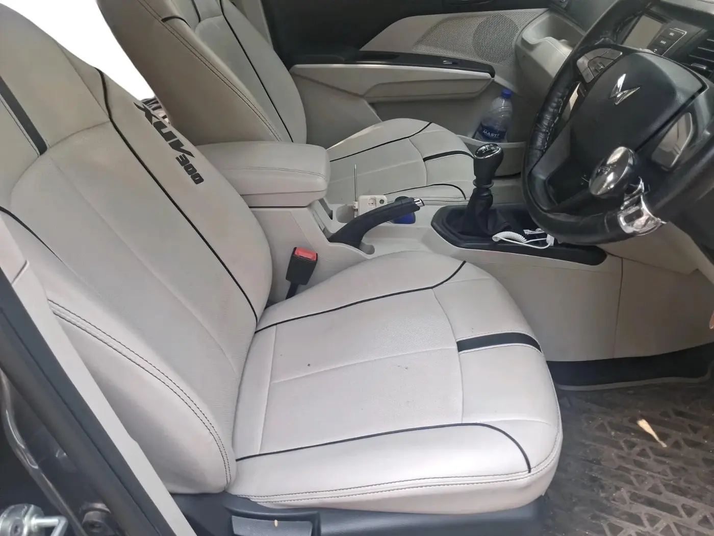 2023 Mahindra XUV300 W6 1.5 Diesel, Diesel, Manual, 15,293 km, interior