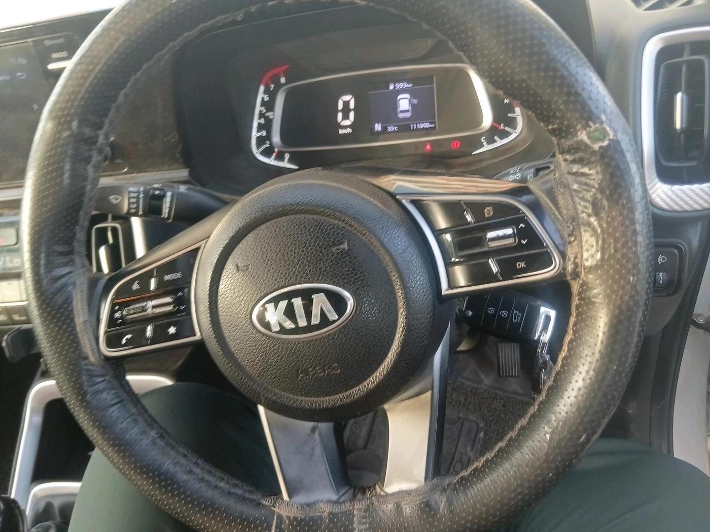 2020 KIA SONET HTK PLUS 1.0 IMT, Petrol, Manual, 1,11,848 km, interior