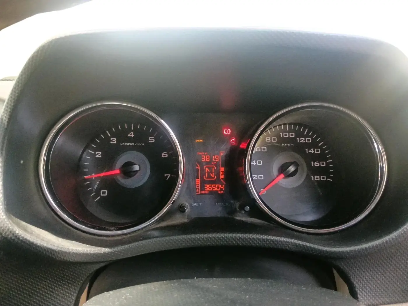 2017 Mahindra TUV300 T8, Diesel, Manual, 36,504 km, interior