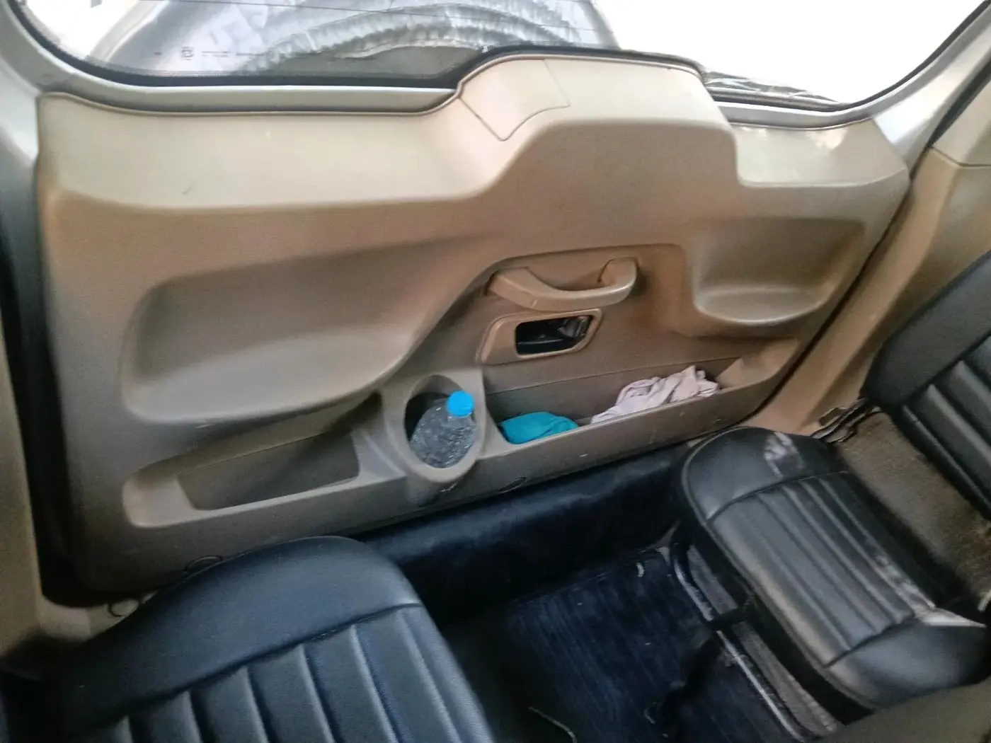 2017 Mahindra TUV300 T8, Diesel, Manual, 36,504 km, interior