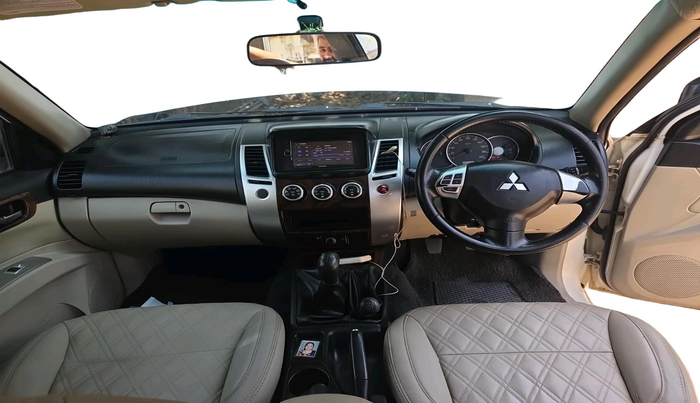 2014 Mitsubishi Pajero Sport 2.5 MT, Diesel, Manual, 95,268 km, interior