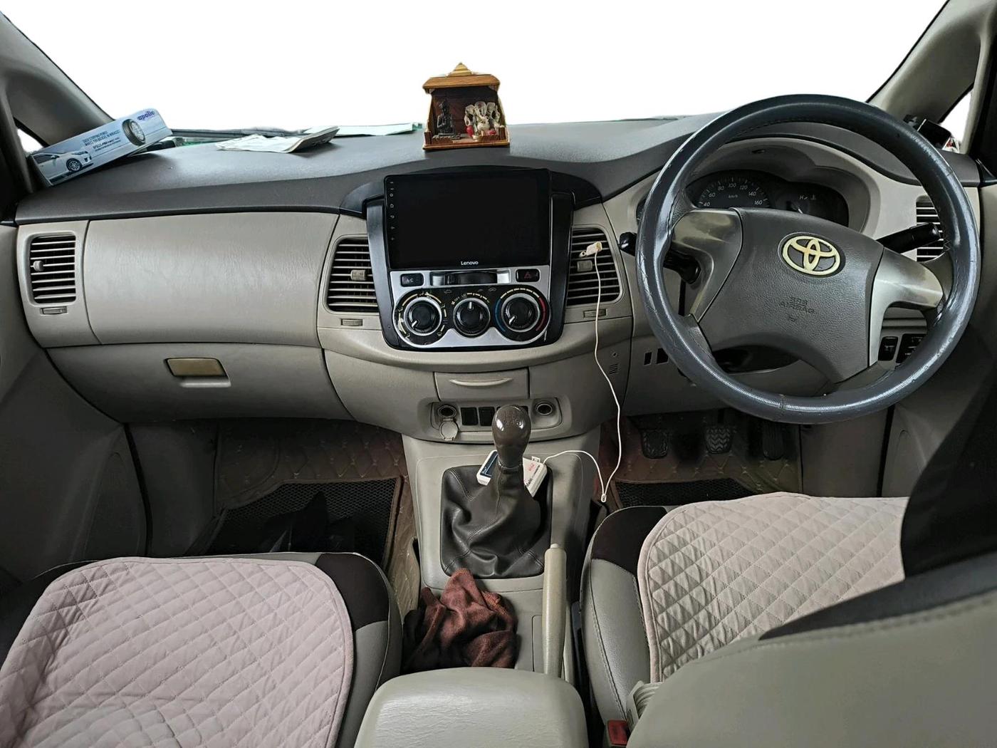 2013 Toyota Innova 2.5 G 8 STR, Diesel, Manual, 1,60,102 km, interior
