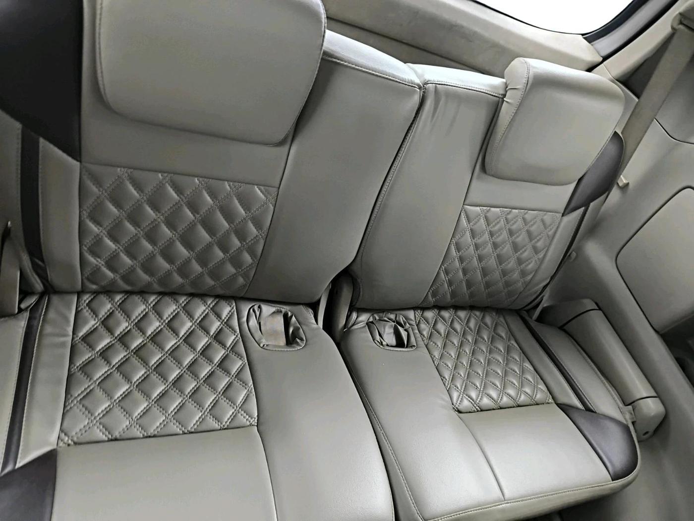 2013 Toyota Innova 2.5 G 8 STR, Diesel, Manual, 1,60,102 km, interior