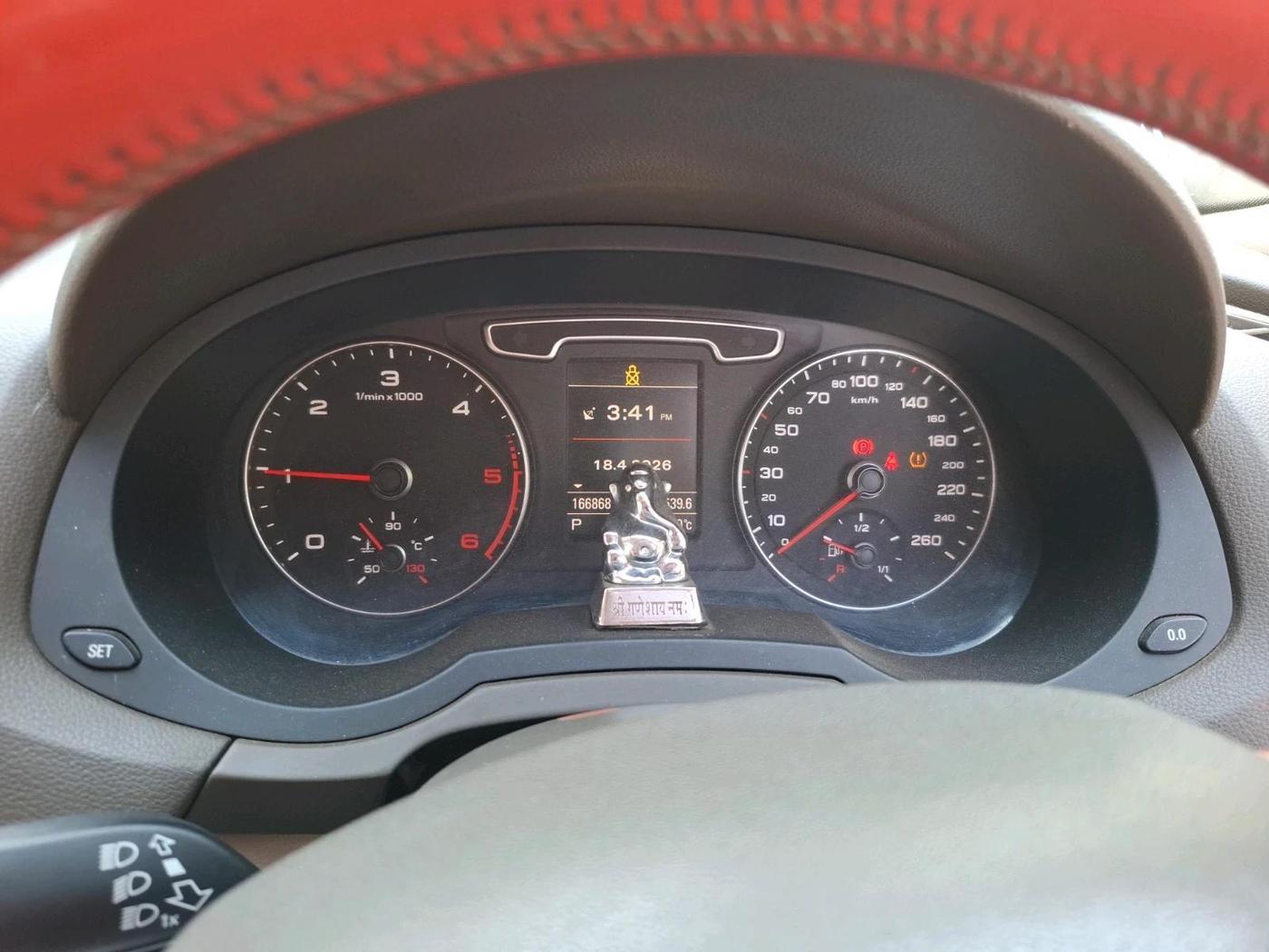 2013 Audi Q3 2.0 TDI QUATTRO, Diesel, Automatic, 1,67,000 km, interior