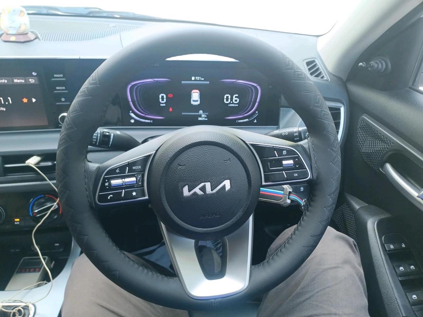 2025 KIA SELTOS HTE (O)1.5 Petrol MT, Petrol, Manual, 3,825 km, interior