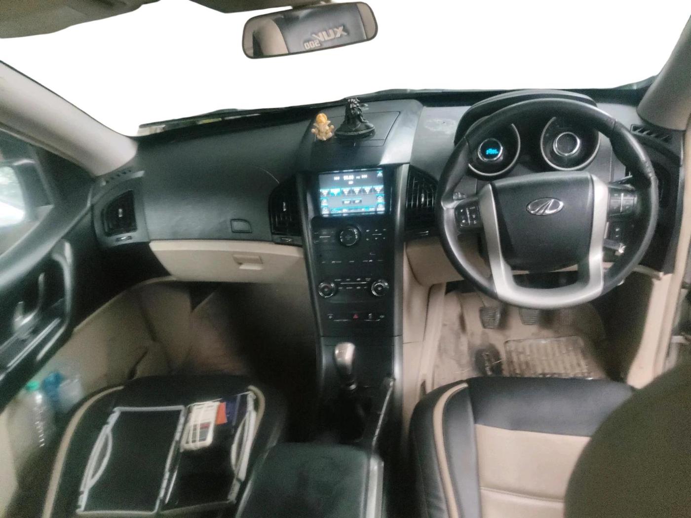 2018 Mahindra XUV500 W6, Diesel, Manual, 94,985 km, interior