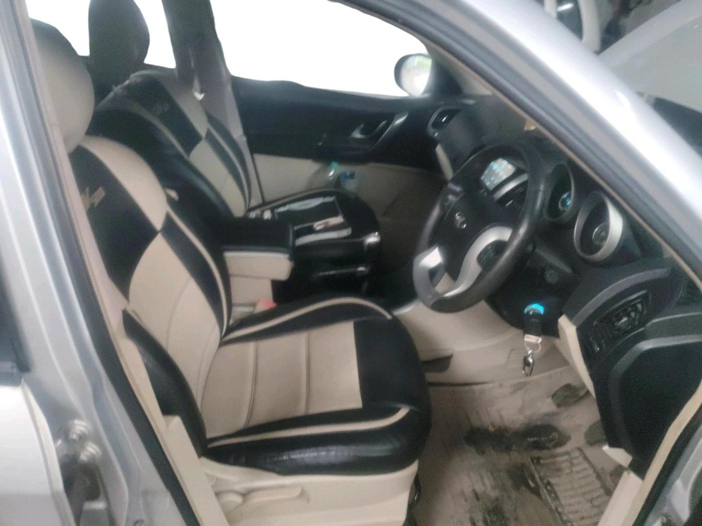 2018 Mahindra XUV500 W6, Diesel, Manual, 94,985 km, interior