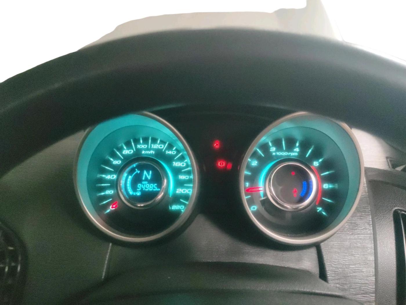 2018 Mahindra XUV500 W6, Diesel, Manual, 94,985 km, interior