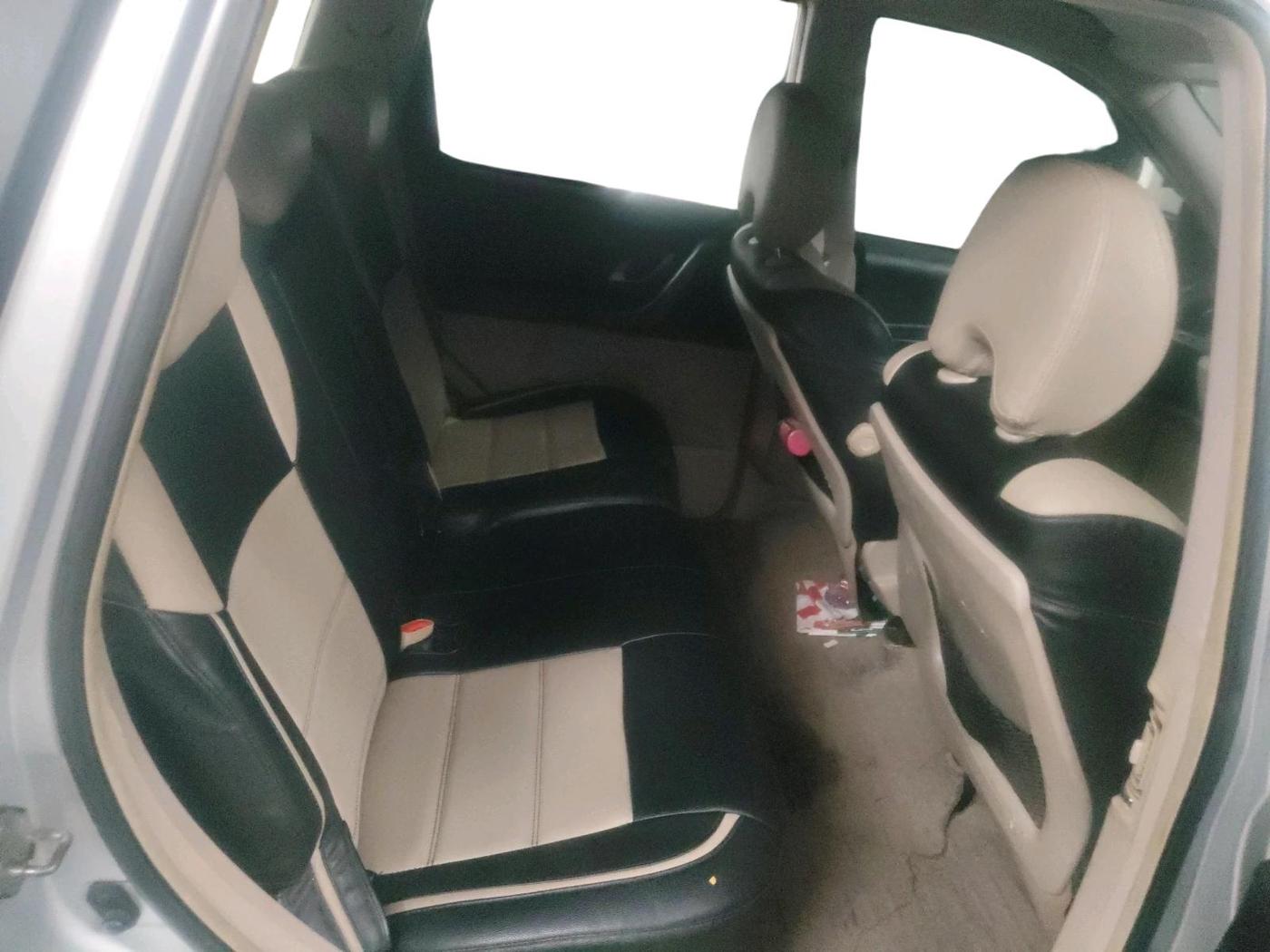2018 Mahindra XUV500 W6, Diesel, Manual, 94,985 km, interior