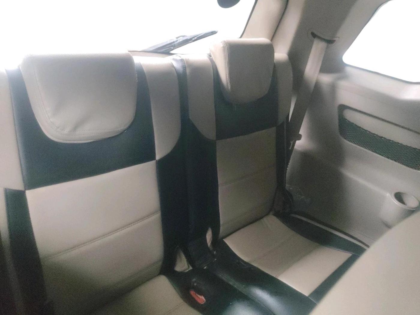 2018 Mahindra XUV500 W6, Diesel, Manual, 94,985 km, interior
