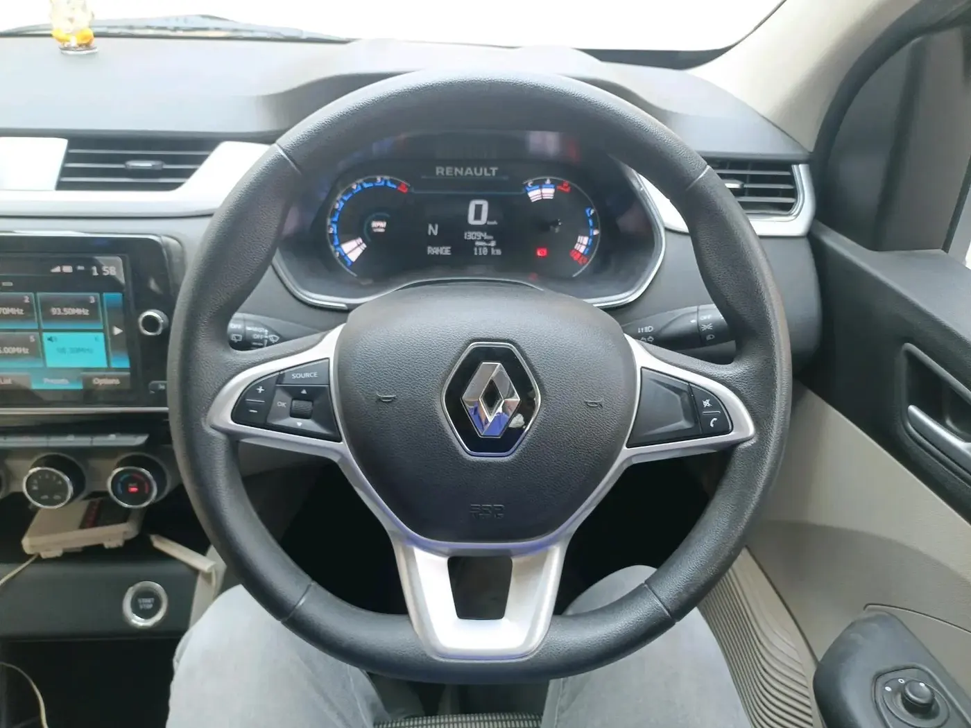 2023 Renault TRIBER RXZ AMT, Petrol, Automatic, 13,094 km, interior