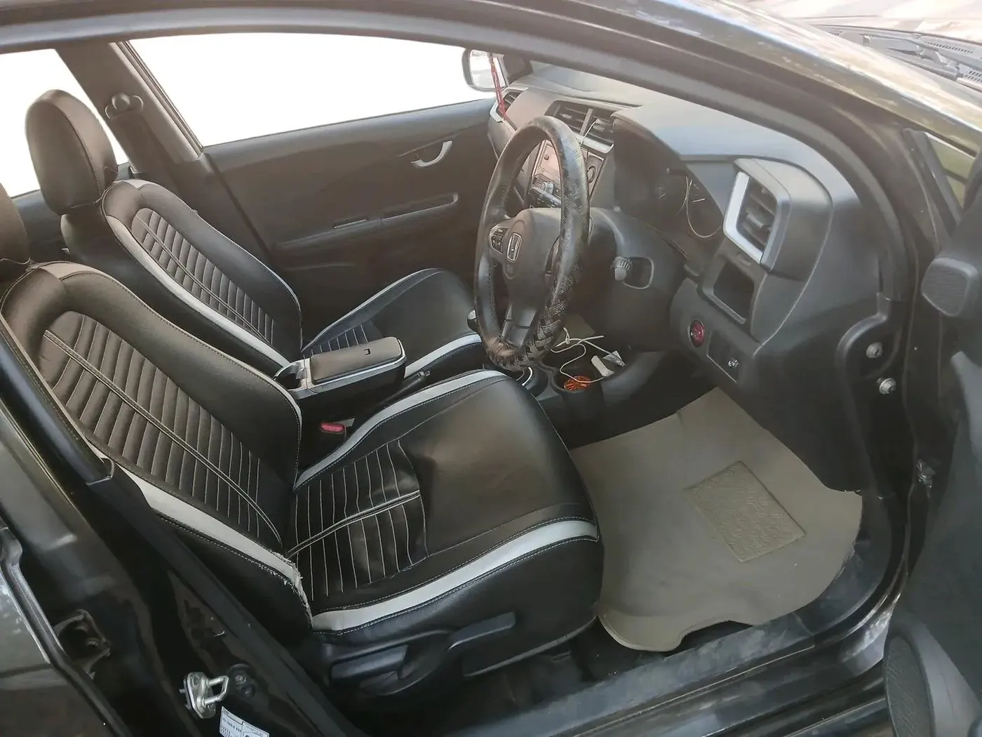 2016 Honda BR-V 1.5L I- DTEC V, Diesel, Manual, 1,39,351 km, interior