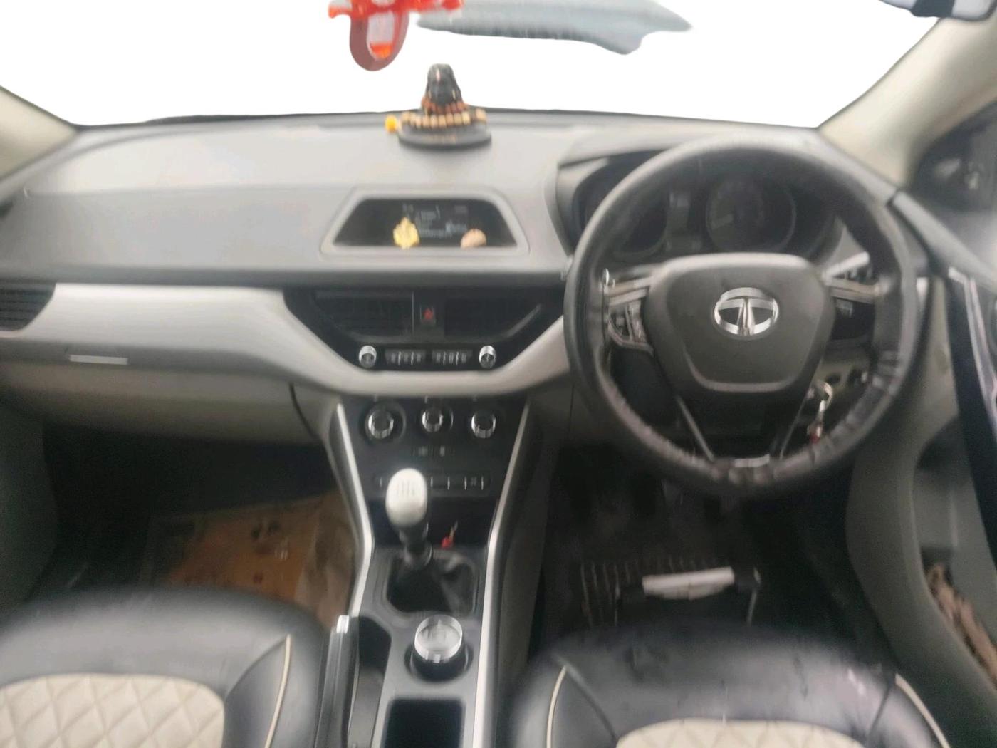 2018 Tata NEXON XM PETROL, CNG, Manual, 99,457 km, interior
