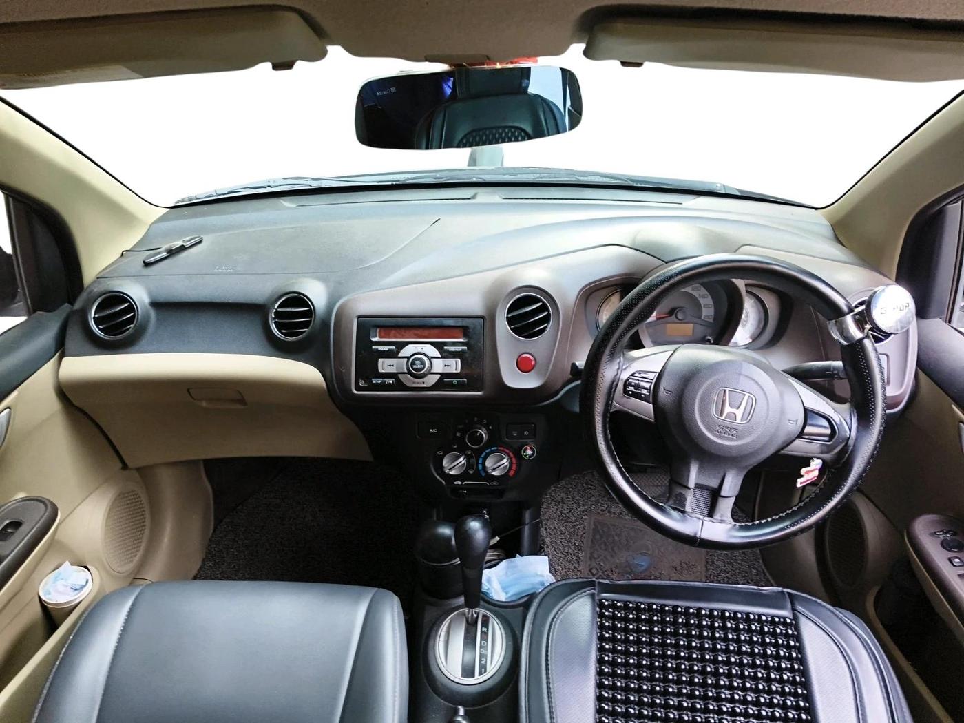 2013 Honda Brio VX AT, CNG, Automatic, 1,42,901 km, interior