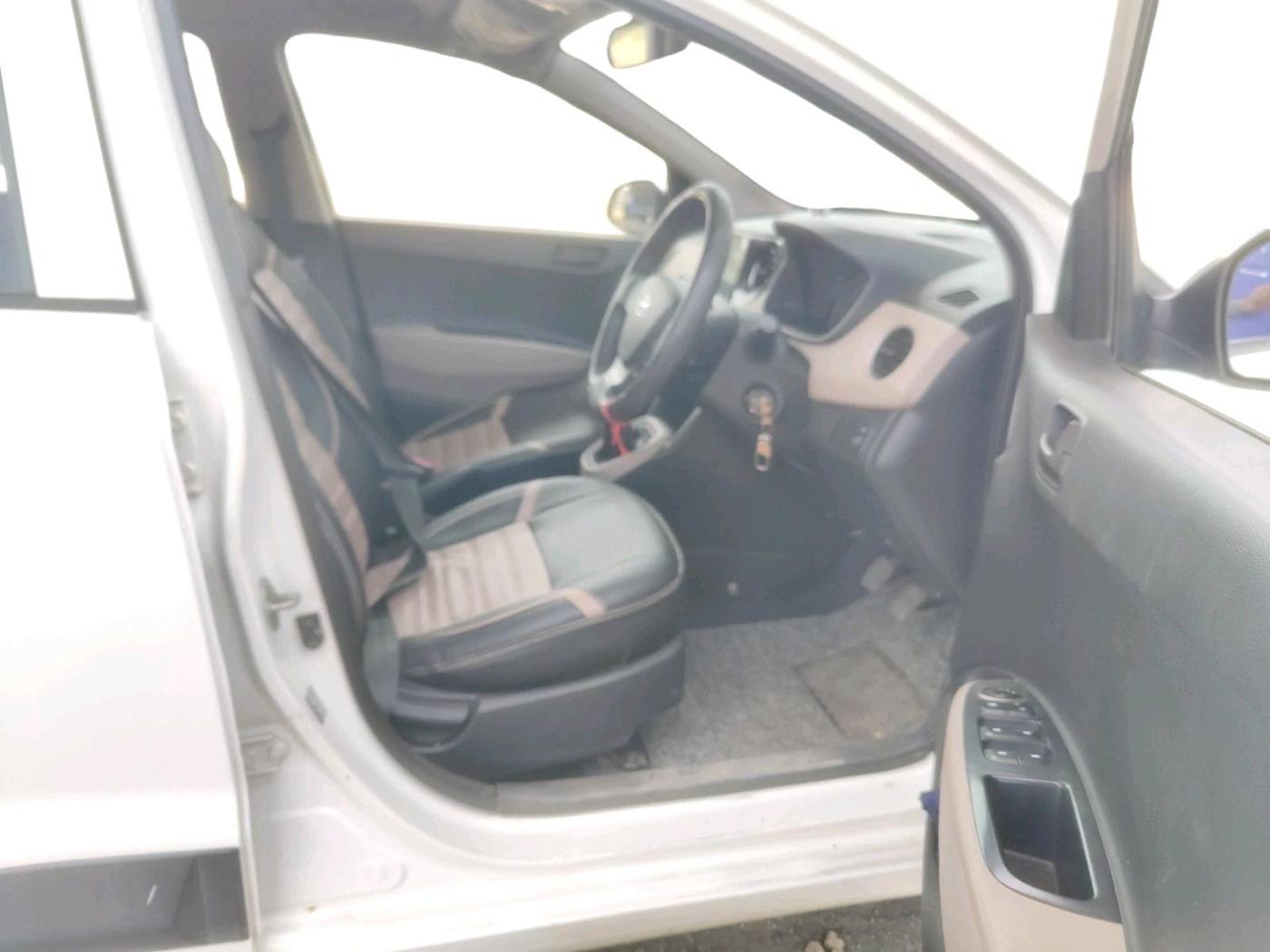 2017 Hyundai Grand i10 MAGNA U2 1.2 CRDI, Diesel, Manual, 1,00,001 km, interior