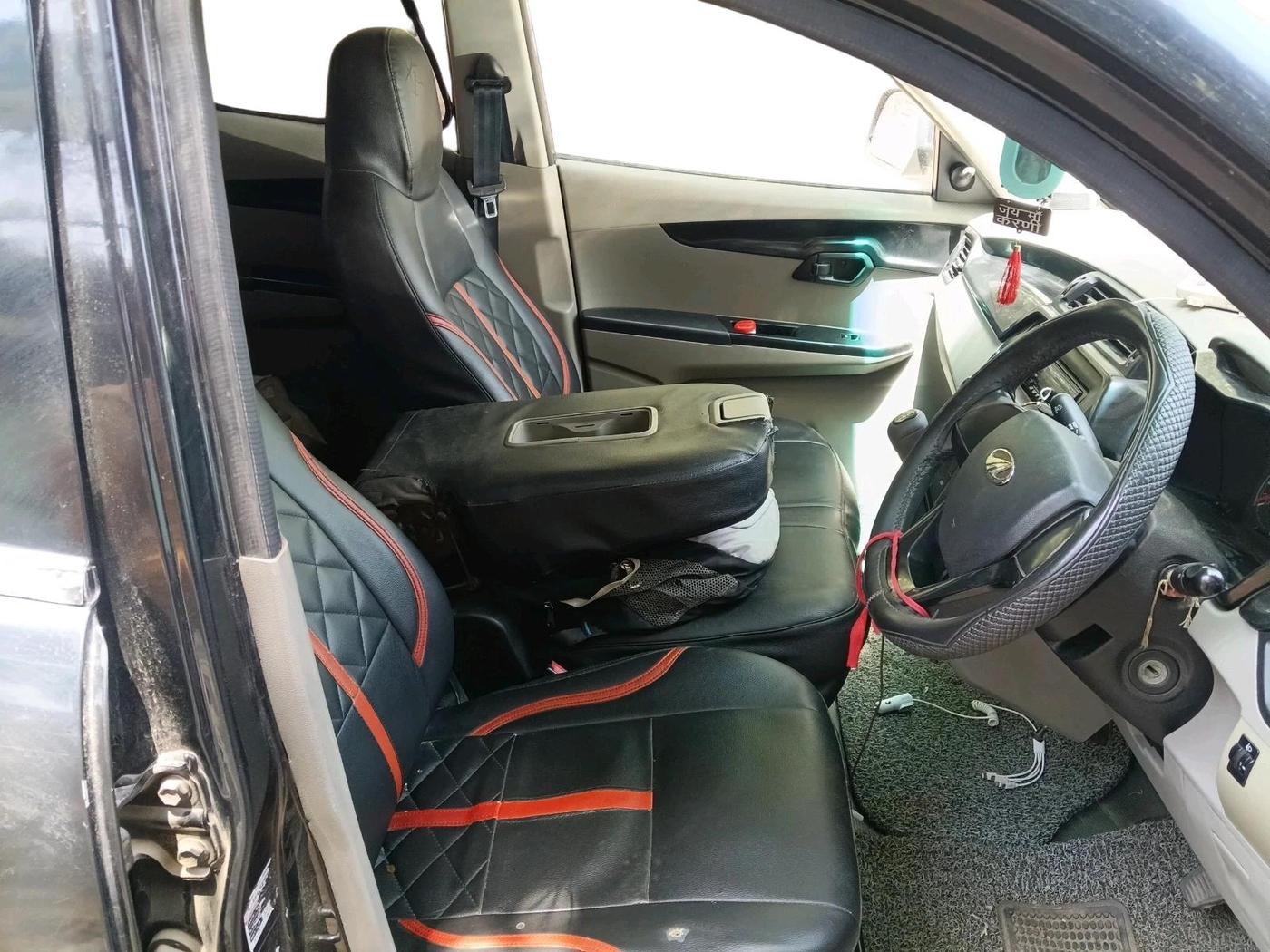2017 Mahindra Kuv100 K4 D 6 STR, Diesel, Manual, 79,099 km, interior