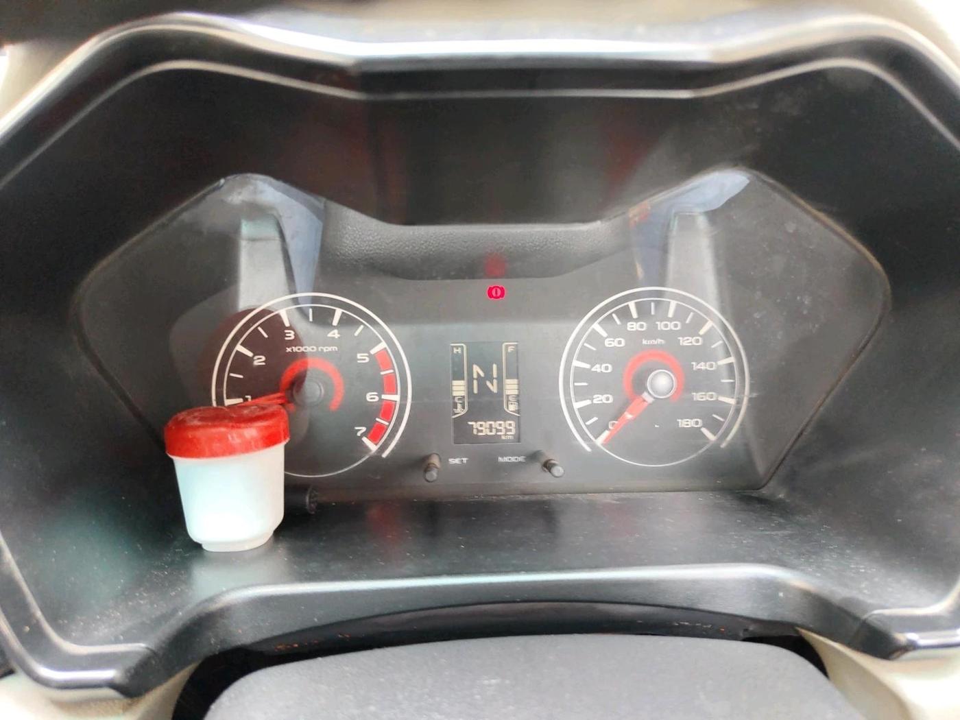 2017 Mahindra Kuv100 K4 D 6 STR, Diesel, Manual, 79,099 km, interior