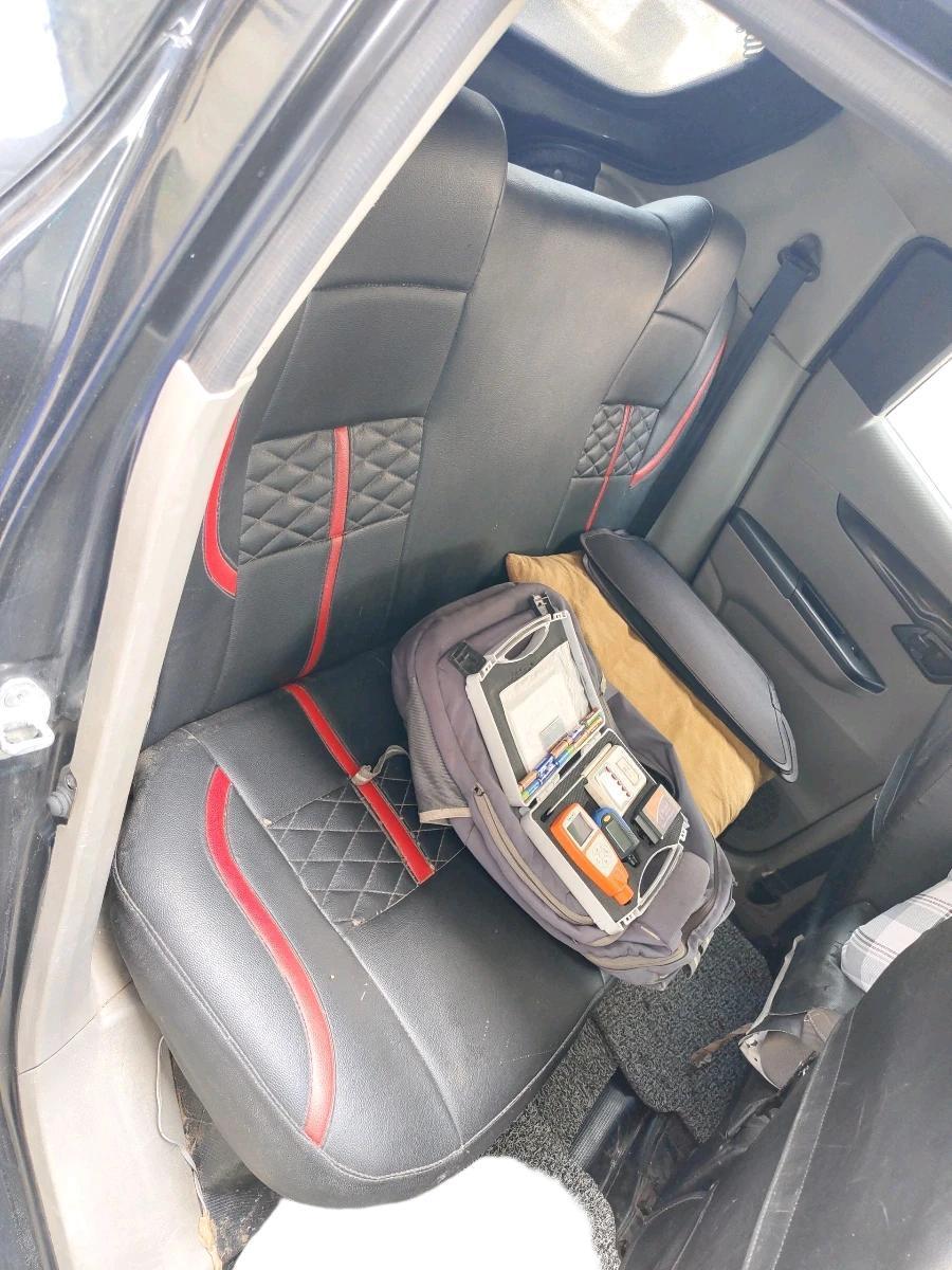2017 Mahindra Kuv100 K4 D 6 STR, Diesel, Manual, 79,099 km, interior