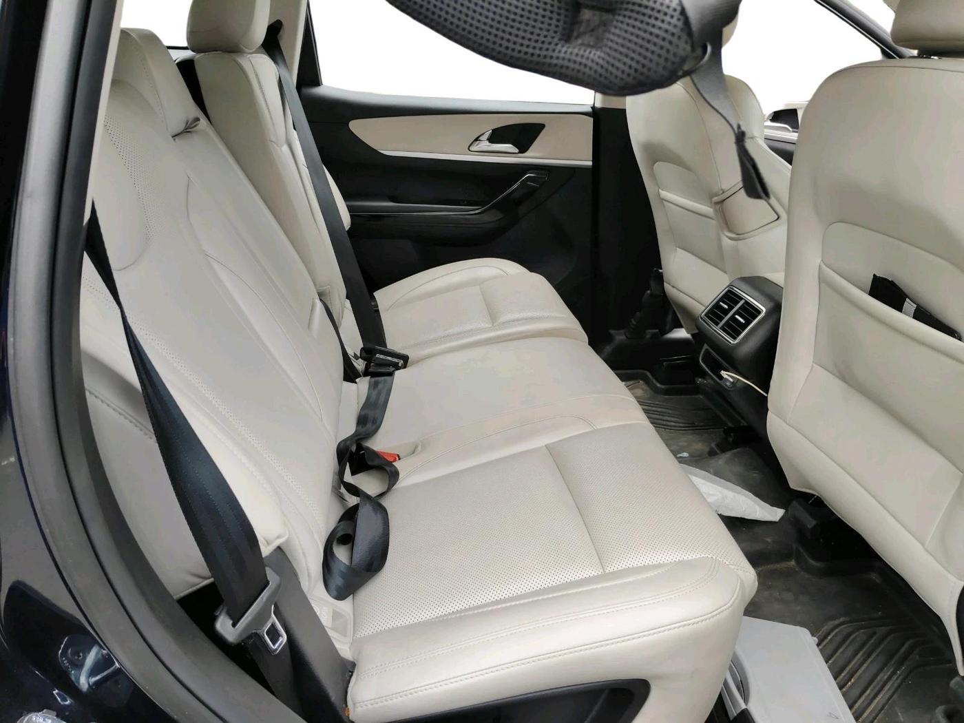 2025 Mahindra XUV700 AX 7 LUXURY D AT 7 STR, Diesel, Automatic, 26,233 km, interior