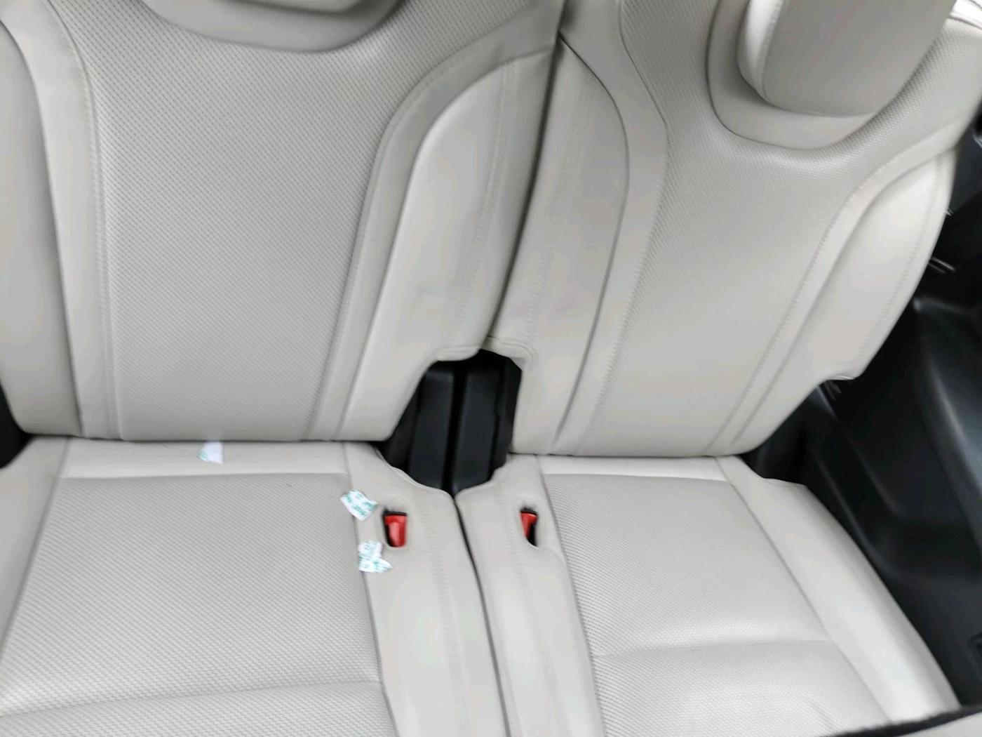2025 Mahindra XUV700 AX 7 LUXURY D AT 7 STR, Diesel, Automatic, 26,233 km, interior
