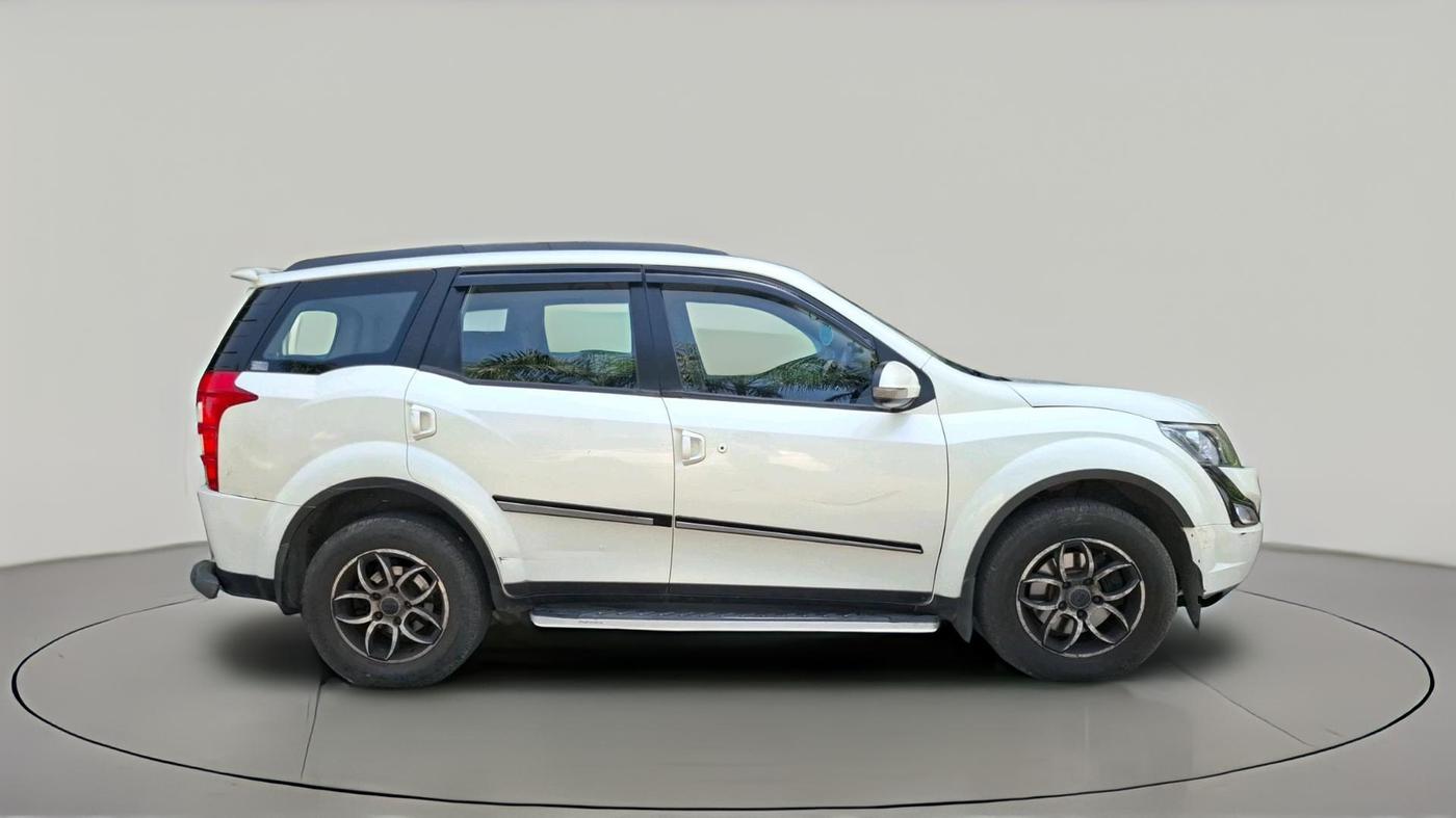 2017 Mahindra XUV500 W6, Diesel, Manual, 94,273 km, exterior