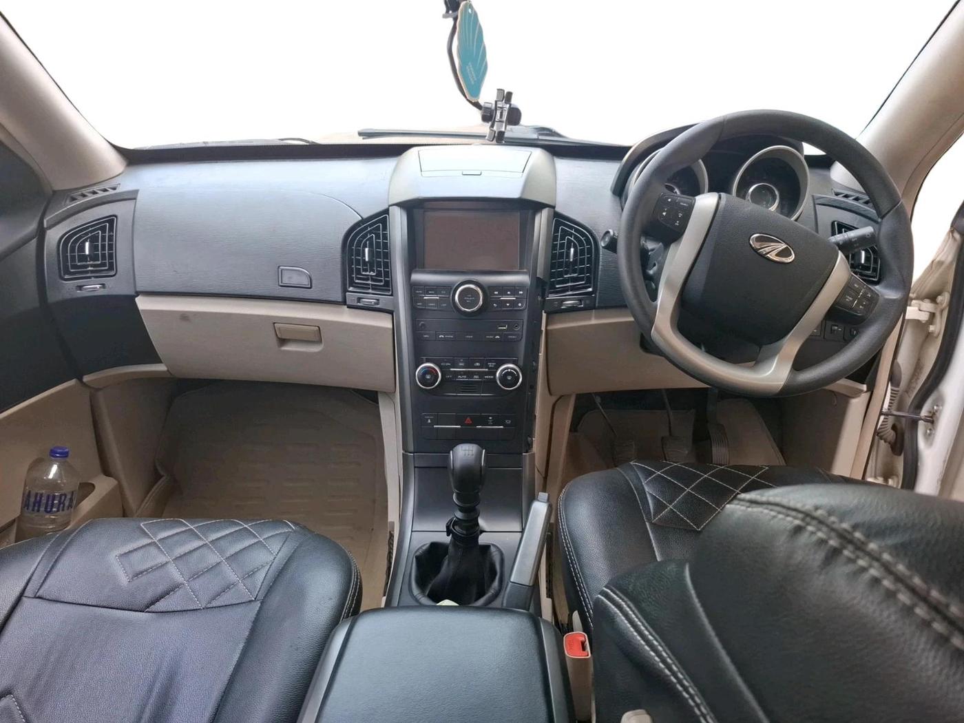 2017 Mahindra XUV500 W6, Diesel, Manual, 94,273 km, interior