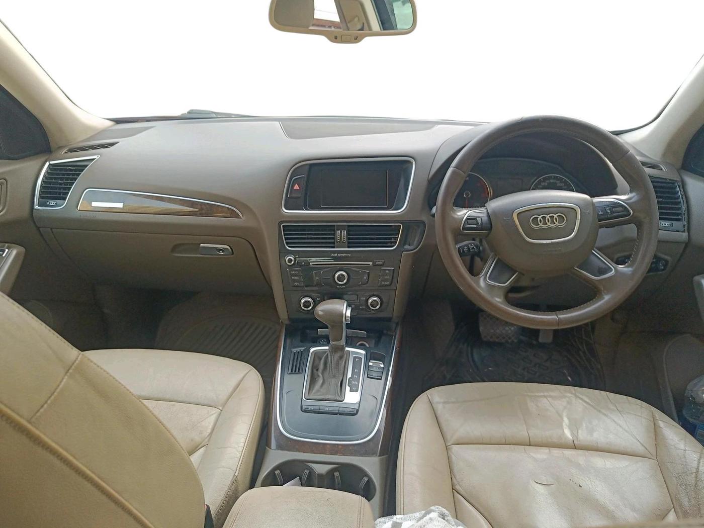 2013 Audi Q5 2.0 TDI QUATTRO, Diesel, Automatic, 1,33,177 km, interior