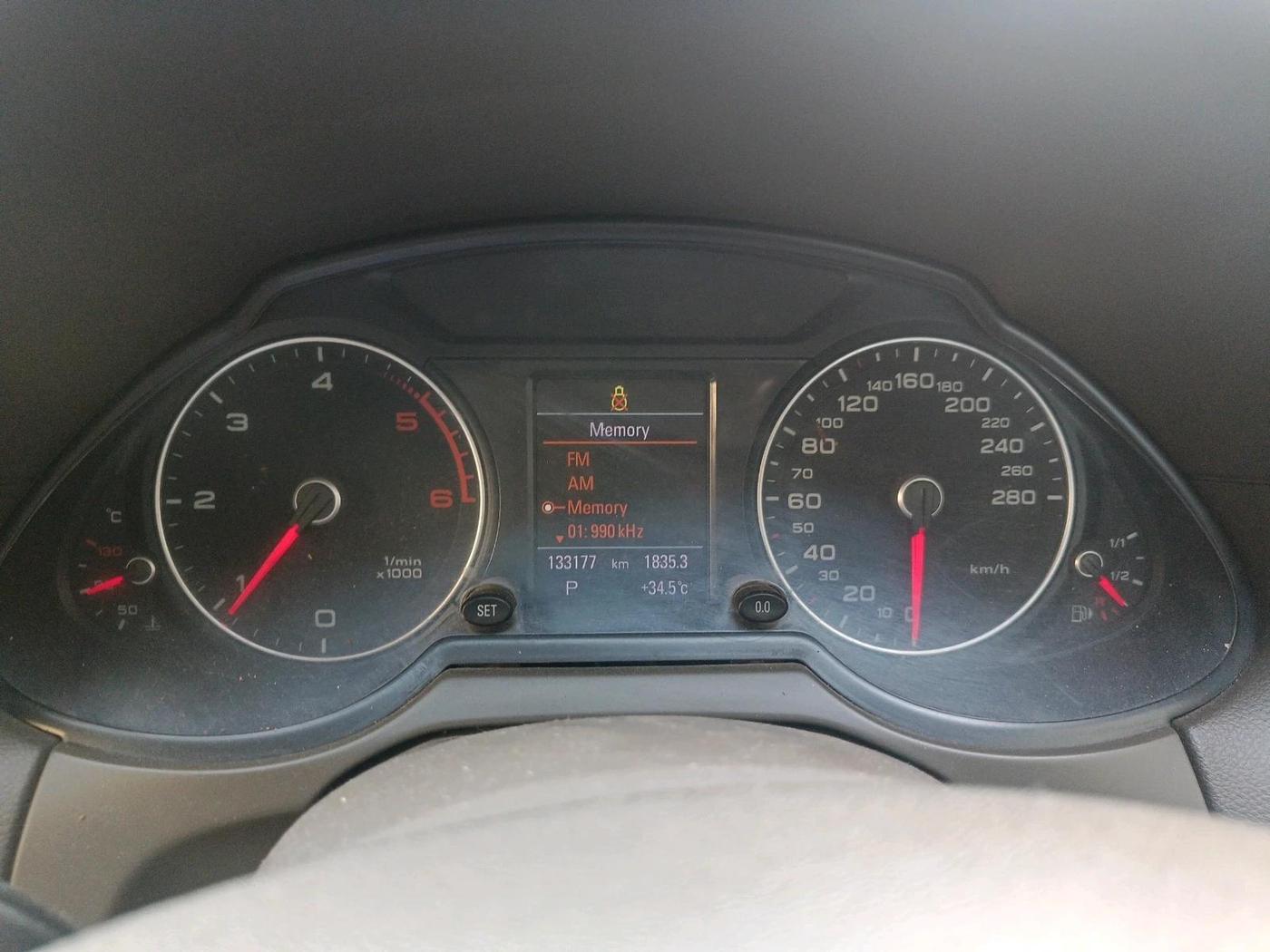 2013 Audi Q5 2.0 TDI QUATTRO, Diesel, Automatic, 1,33,177 km, interior