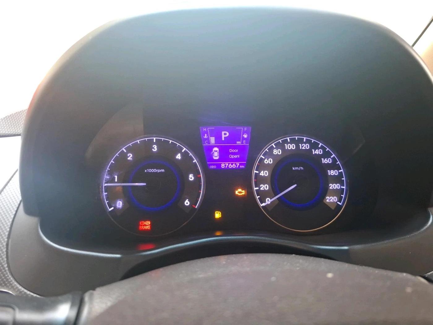 2011 Hyundai Verna FLUIDIC 1.6 CRDI SX AT, Diesel, Automatic, 87,667 km, interior
