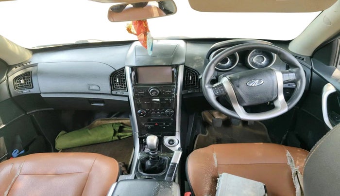 2018 Mahindra XUV500 W9, Diesel, Manual, 1,81,703 km, interior