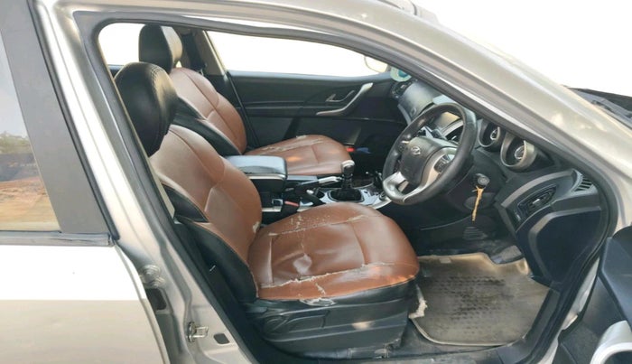 2018 Mahindra XUV500 W9, Diesel, Manual, 1,81,703 km, interior