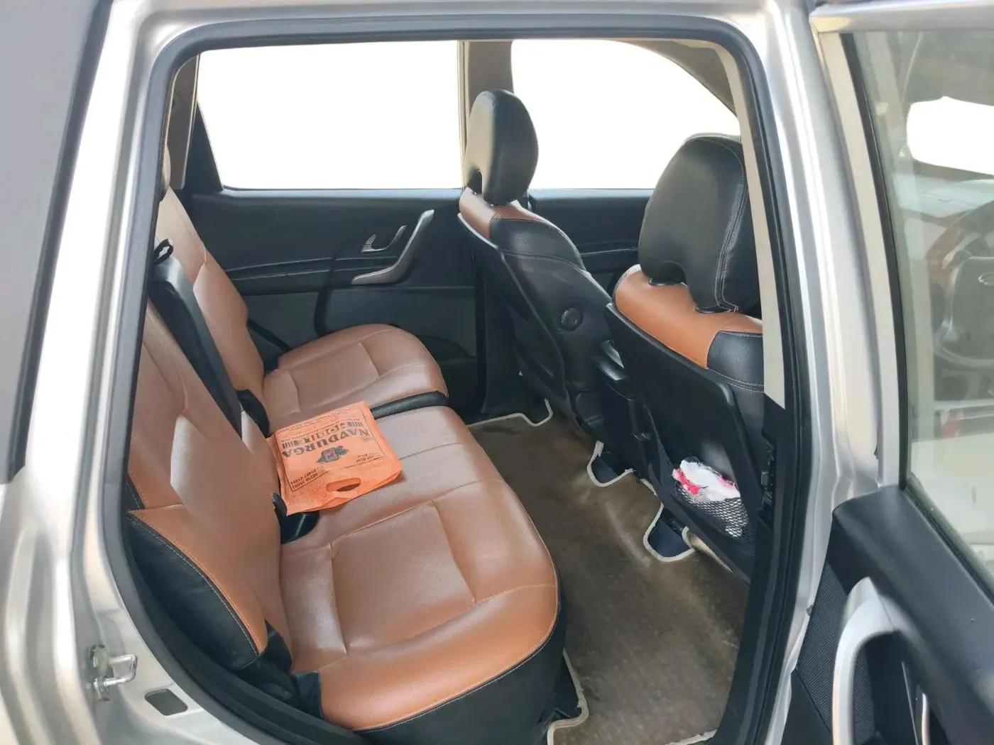 2018 Mahindra XUV500 W9, Diesel, Manual, 1,81,703 km, interior