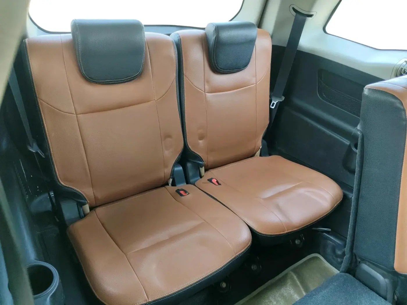 2018 Mahindra XUV500 W9, Diesel, Manual, 1,81,703 km, interior