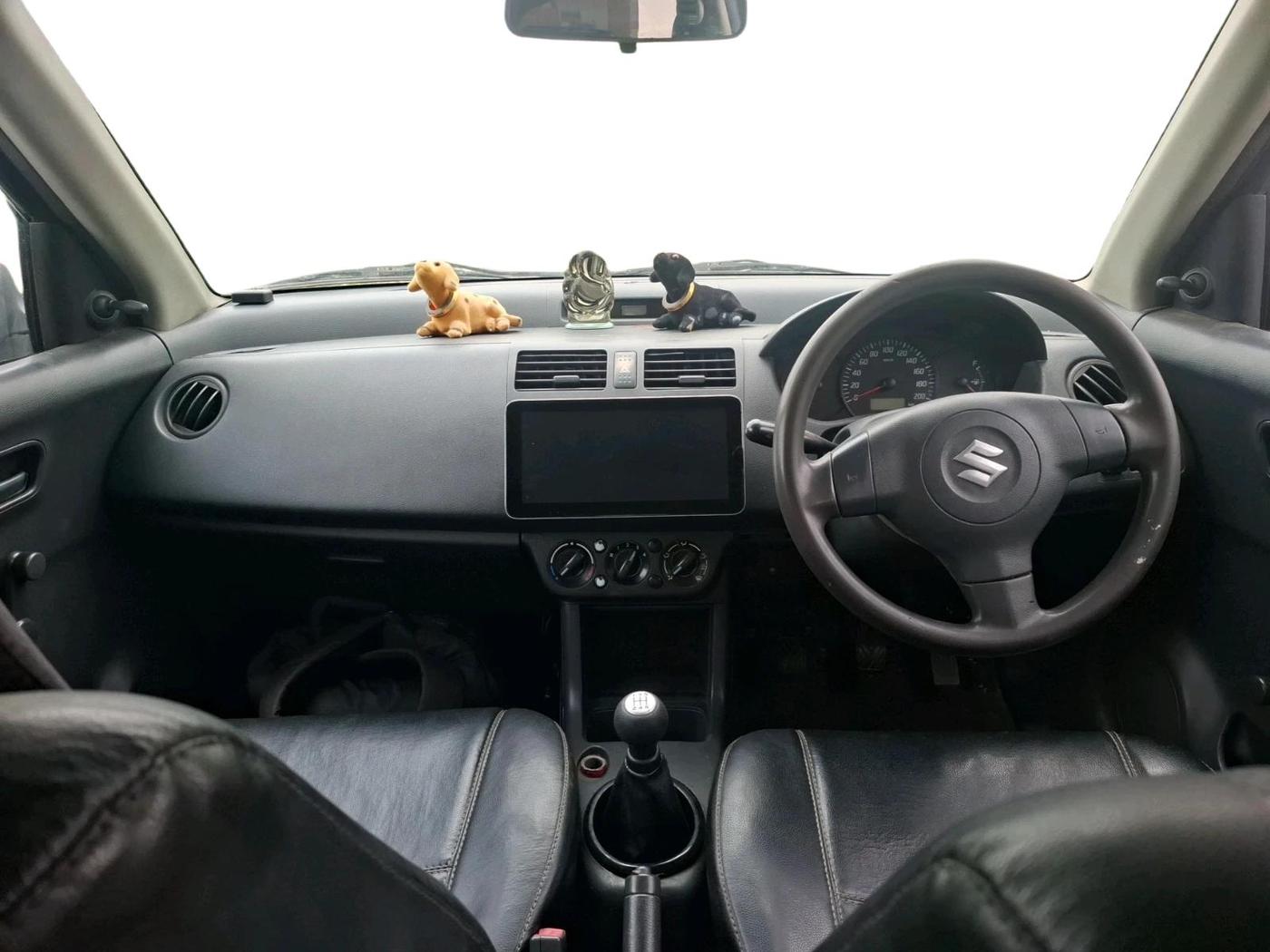 2011 Maruti Swift Dzire LXI, CNG, Manual, 1,00,350 km, interior