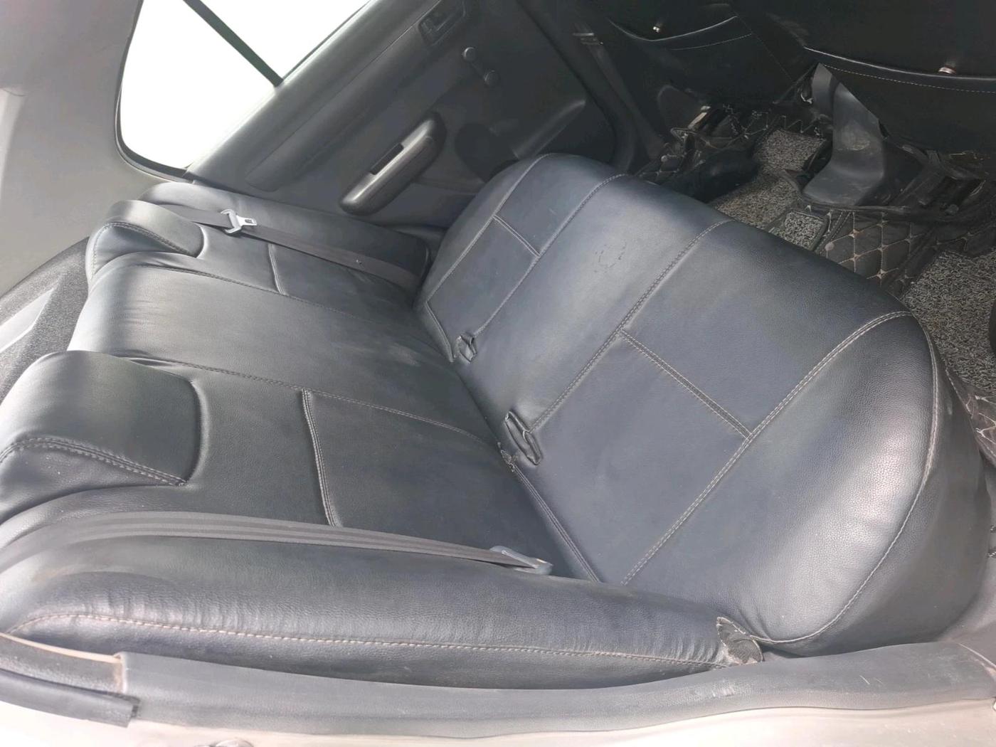 2011 Maruti Swift Dzire LXI, CNG, Manual, 1,00,350 km, interior