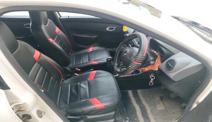 2018 Renault Kwid RXT 1.0 (O), Petrol, Manual, 32,393 km, interior