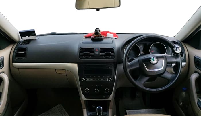 2012 Skoda Yeti AMBITION 2.0 TDI CR 4X2, Diesel, Manual, 2,30,759 km, interior