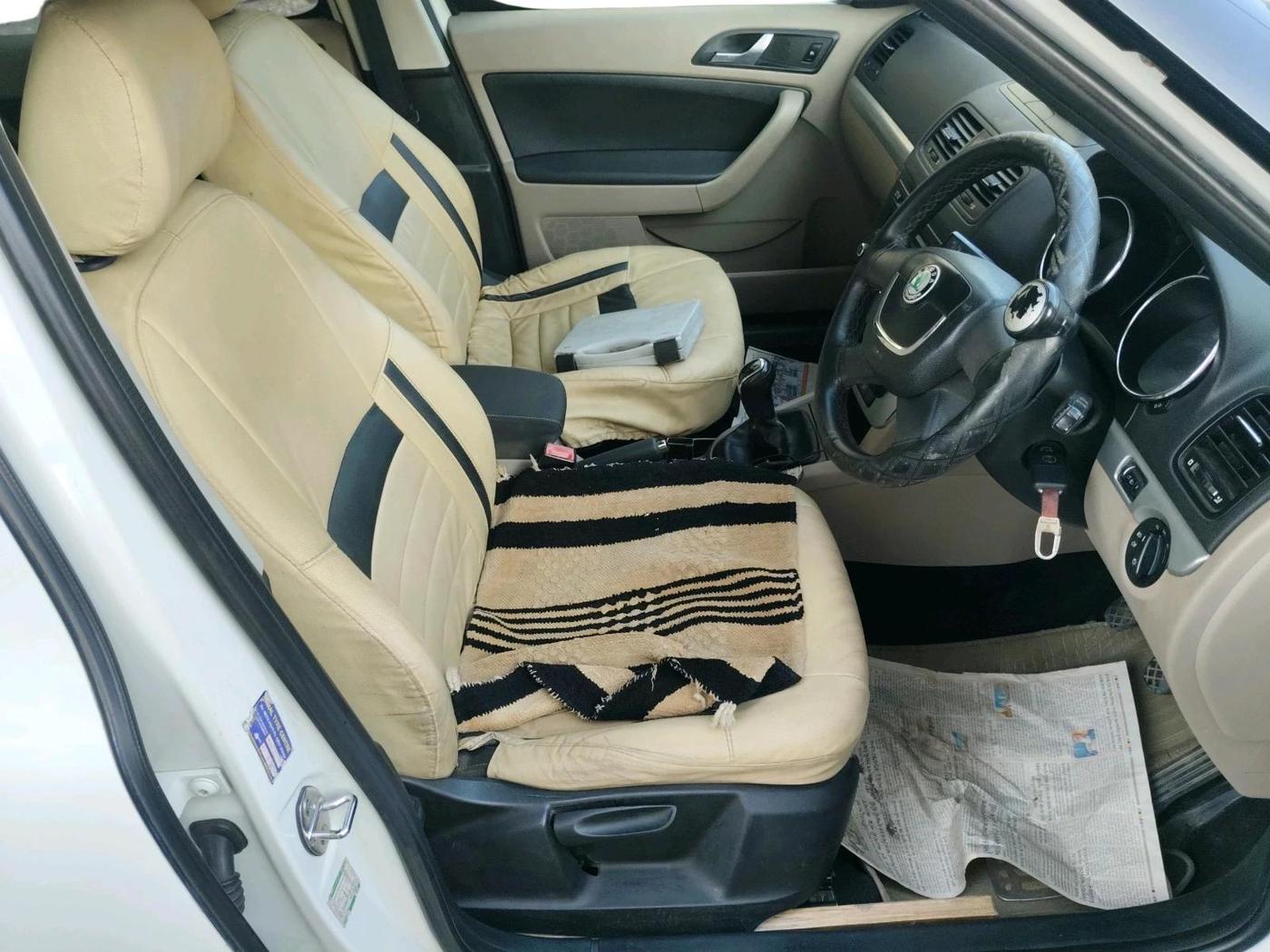 2012 Skoda Yeti AMBITION 2.0 TDI CR 4X2, Diesel, Manual, 2,30,759 km, interior