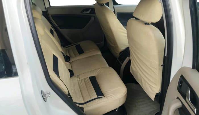 2012 Skoda Yeti AMBITION 2.0 TDI CR 4X2, Diesel, Manual, 2,30,759 km, interior